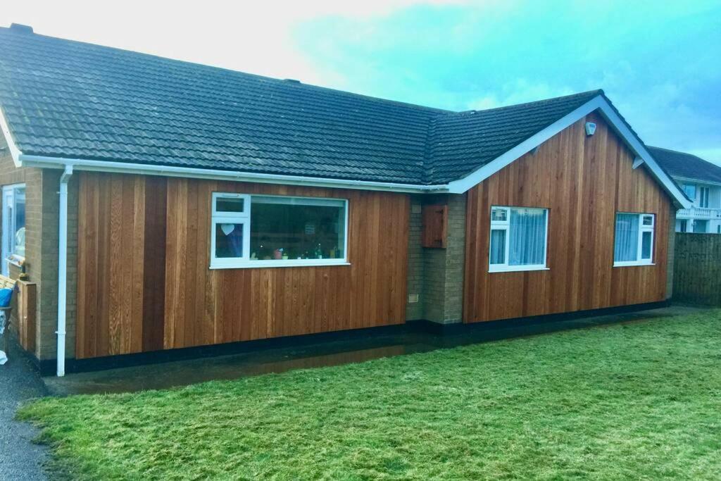 Shore Lodge. 4 Bed Bungalow Only Mtrs From The Beach. Sleeps 8 Sutton-on-Sea Esterno foto