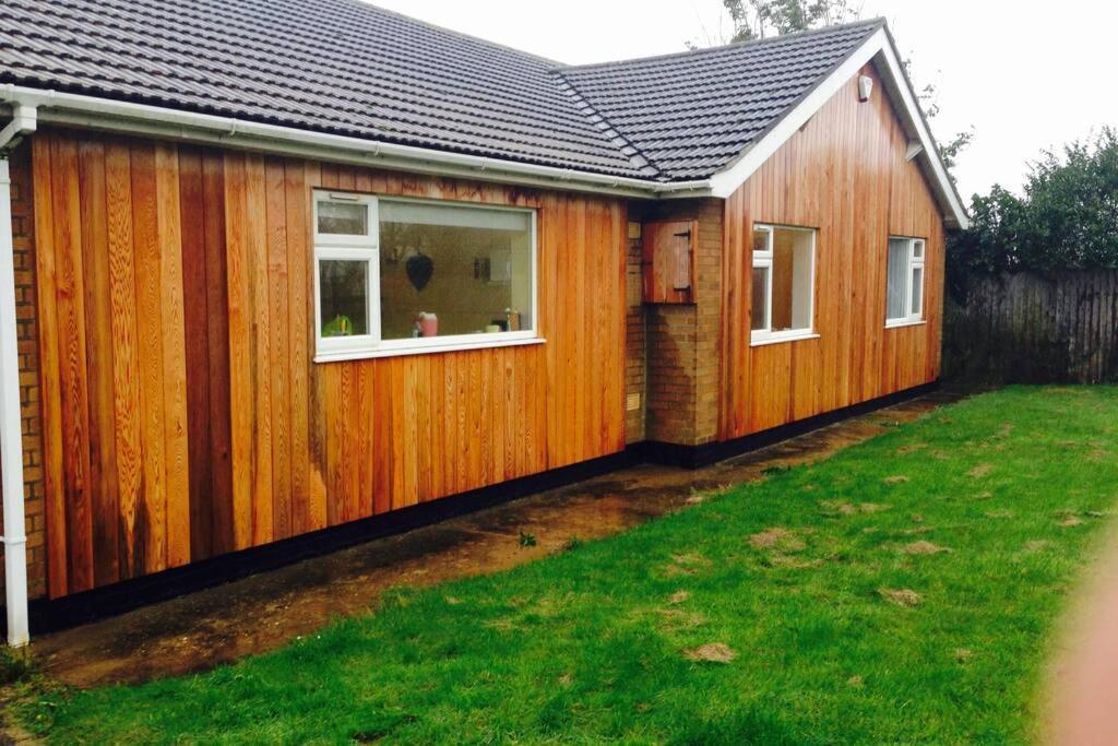 Shore Lodge. 4 Bed Bungalow Only Mtrs From The Beach. Sleeps 8 Sutton-on-Sea Esterno foto