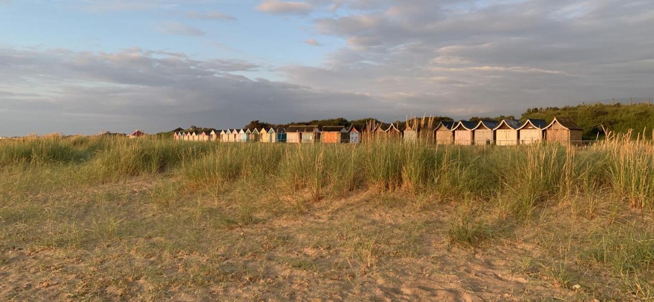 Shore Lodge. 4 Bed Bungalow Only Mtrs From The Beach. Sleeps 8 Sutton-on-Sea Esterno foto