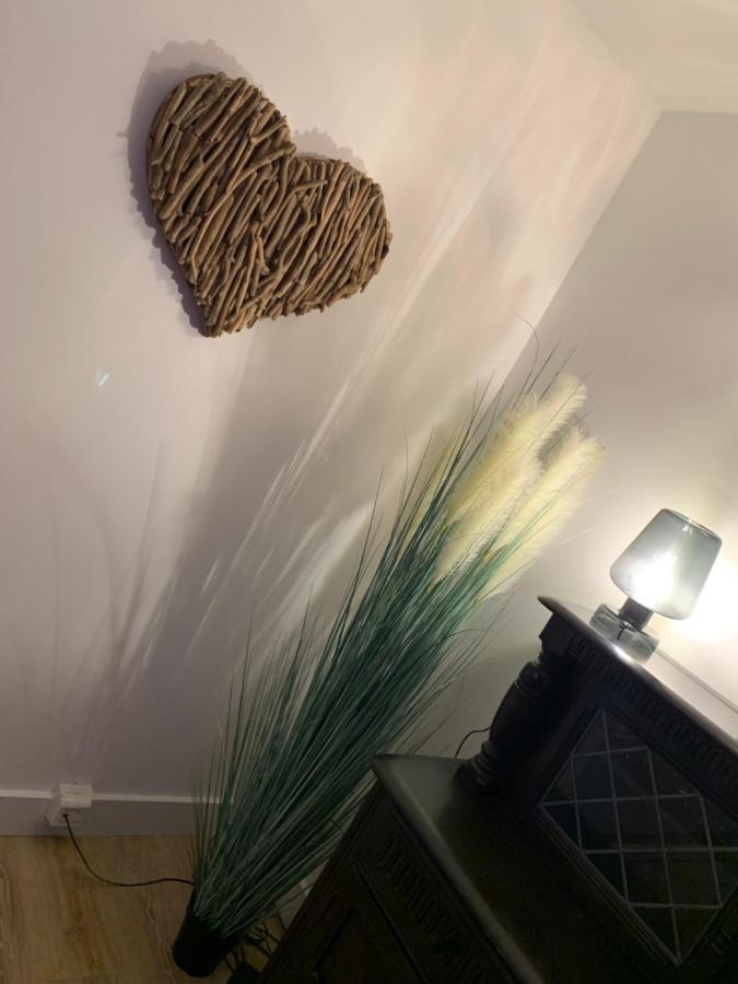 Shore Lodge. 4 Bed Bungalow Only Mtrs From The Beach. Sleeps 8 Sutton-on-Sea Esterno foto