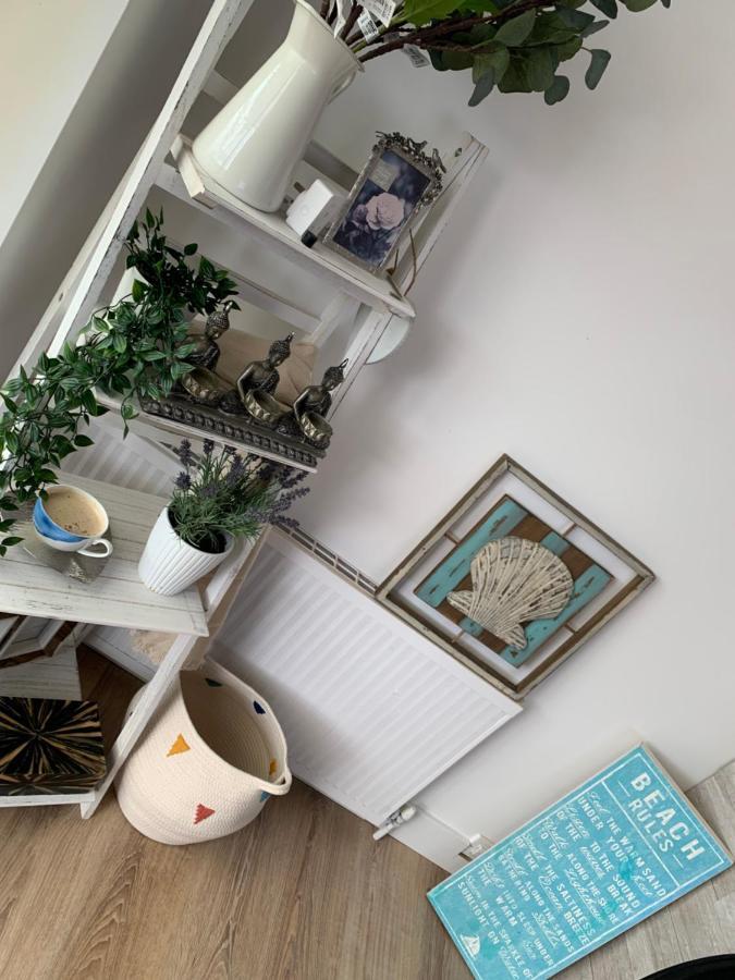 Shore Lodge. 4 Bed Bungalow Only Mtrs From The Beach. Sleeps 8 Sutton-on-Sea Esterno foto