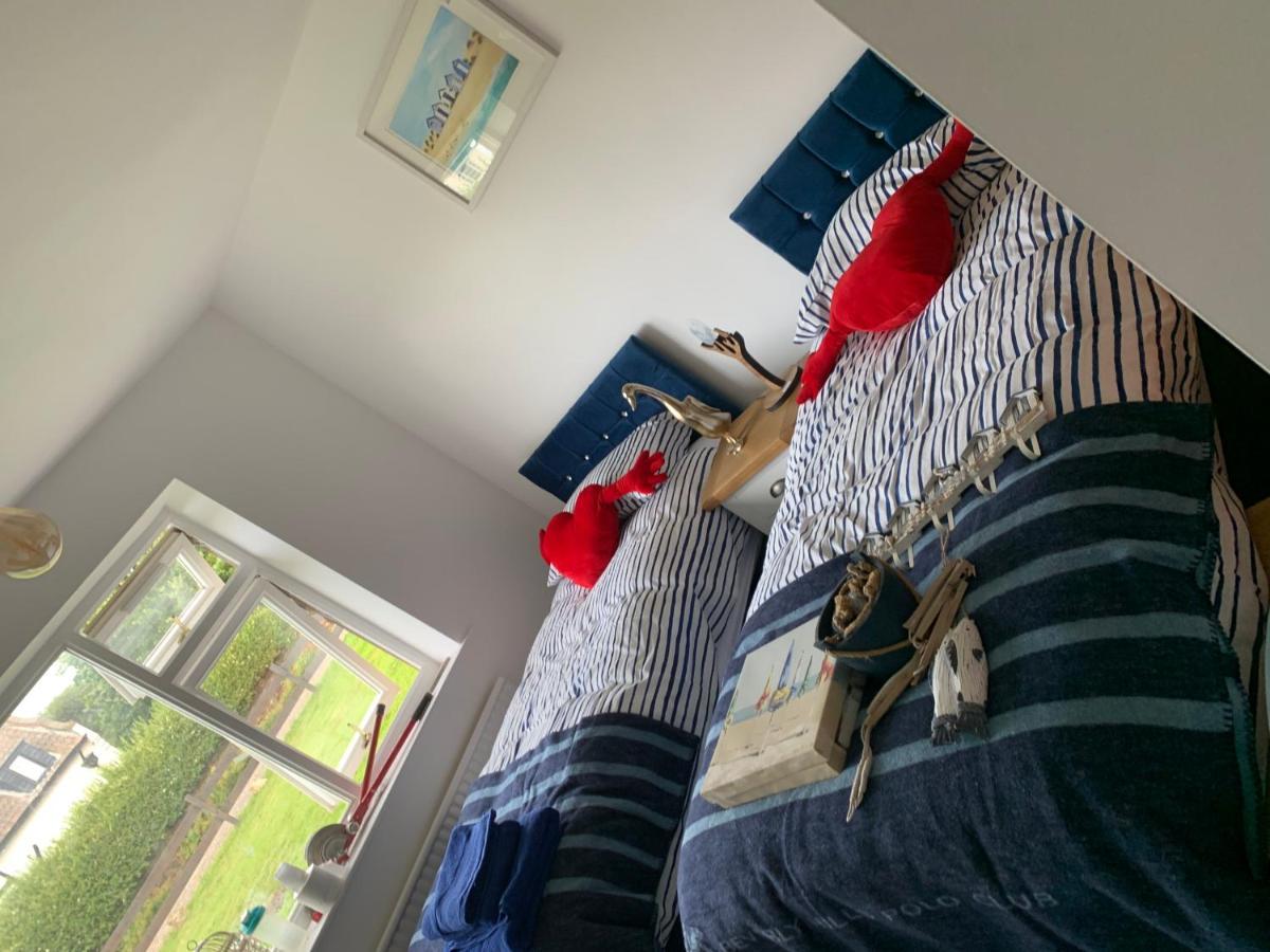 Shore Lodge. 4 Bed Bungalow Only Mtrs From The Beach. Sleeps 8 Sutton-on-Sea Esterno foto