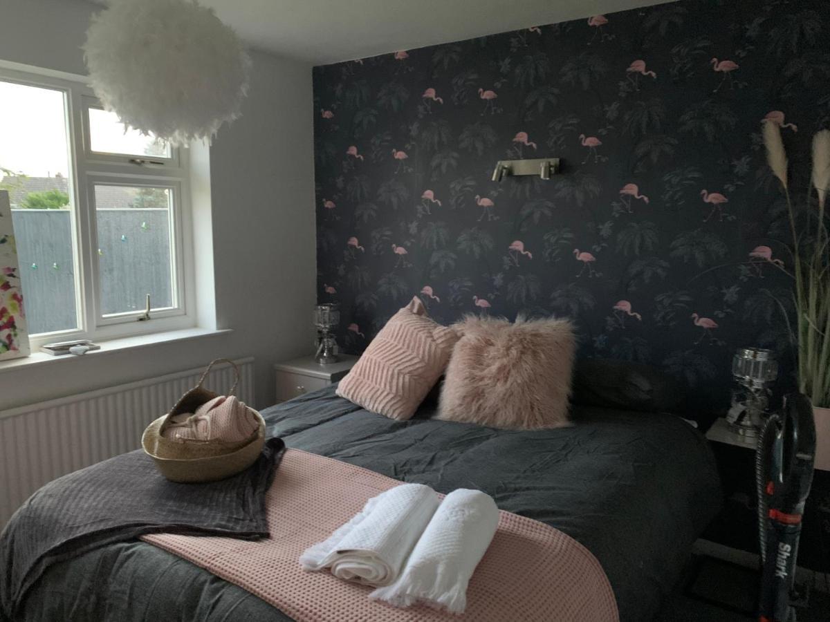 Shore Lodge. 4 Bed Bungalow Only Mtrs From The Beach. Sleeps 8 Sutton-on-Sea Esterno foto