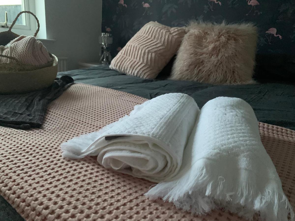 Shore Lodge. 4 Bed Bungalow Only Mtrs From The Beach. Sleeps 8 Sutton-on-Sea Esterno foto